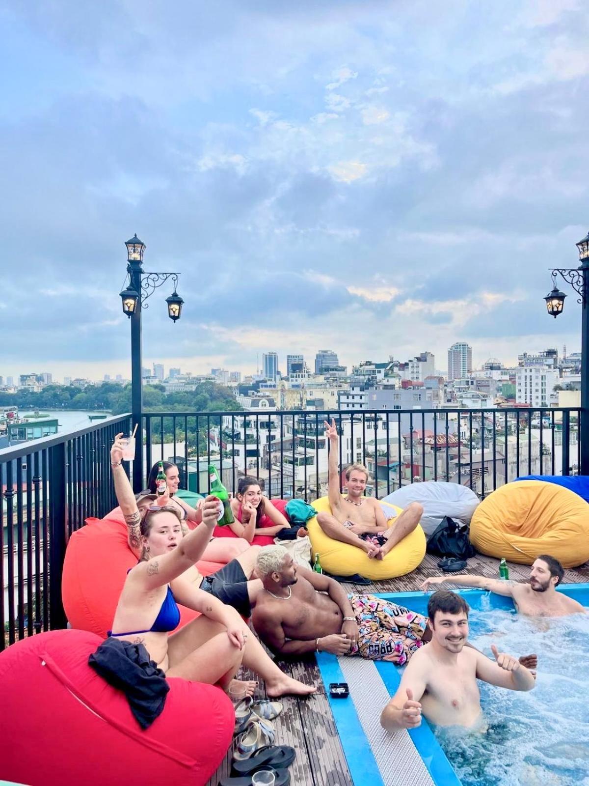 Lakeview Backpackers Hostel & Rooftop Bar Hanoi Exterior photo