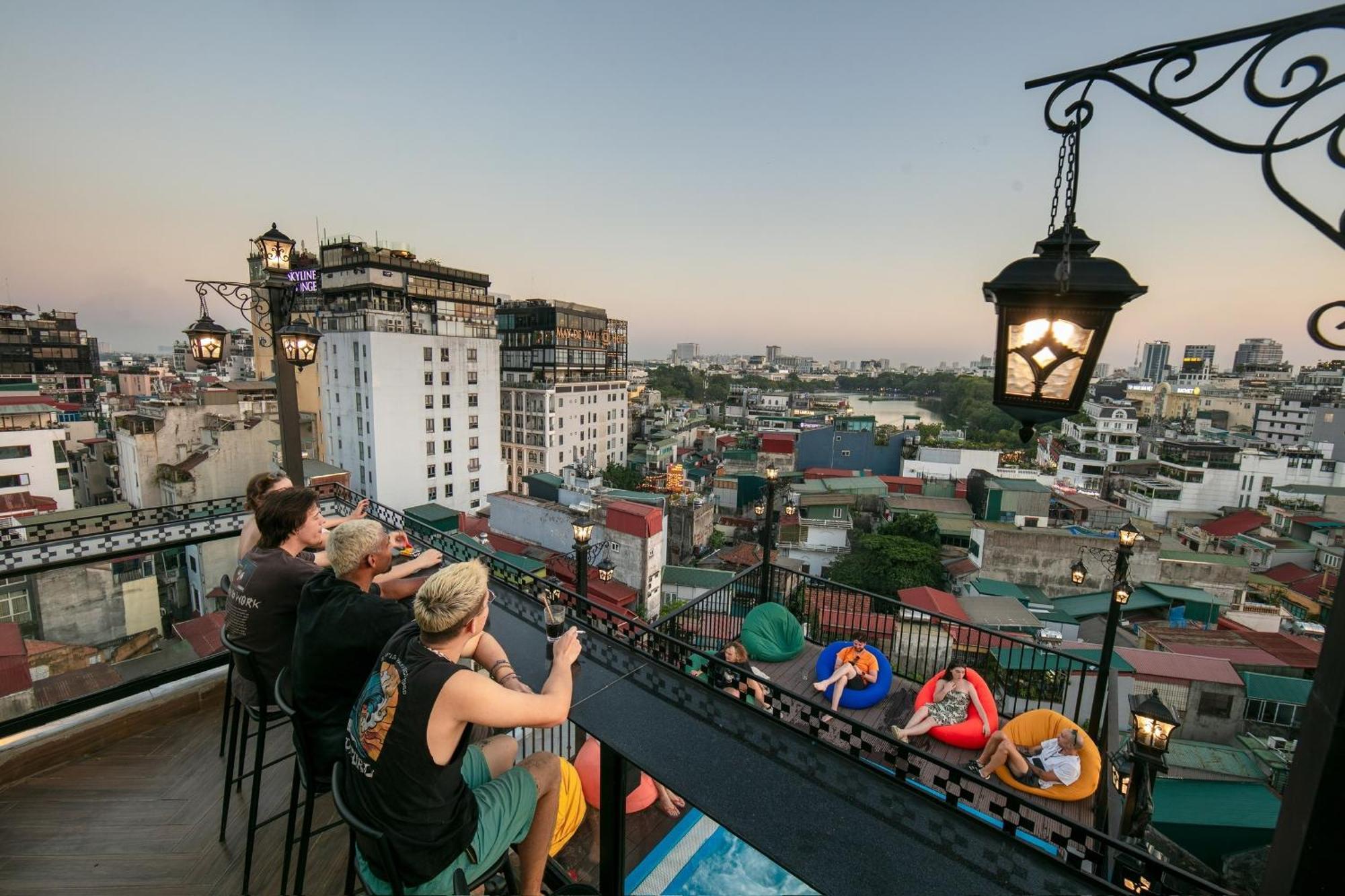 Lakeview Backpackers Hostel & Rooftop Bar Hanoi Exterior photo
