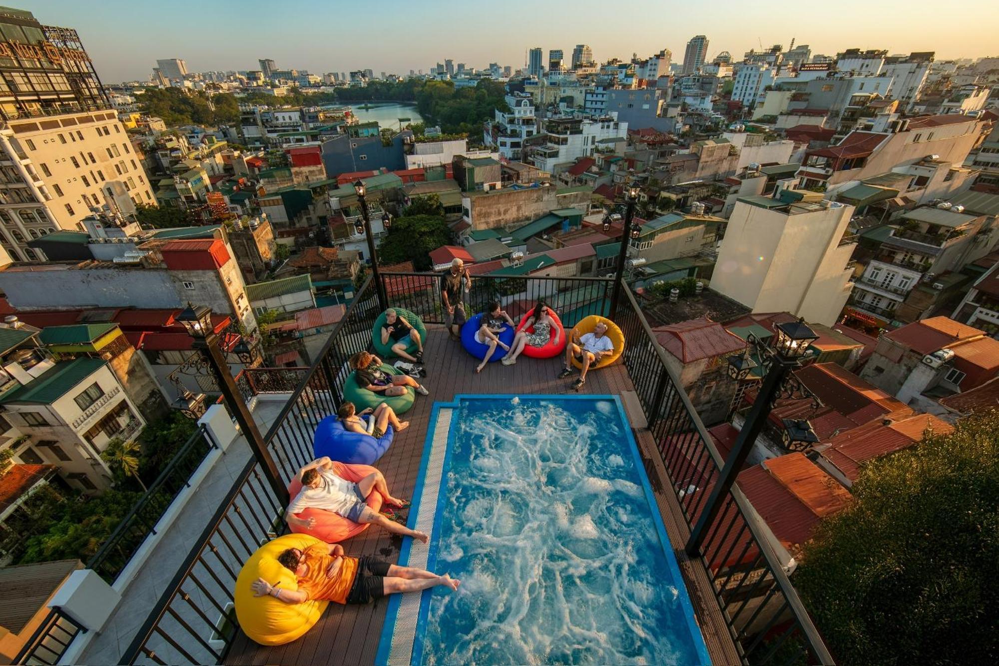 Lakeview Backpackers Hostel & Rooftop Bar Hanoi Exterior photo