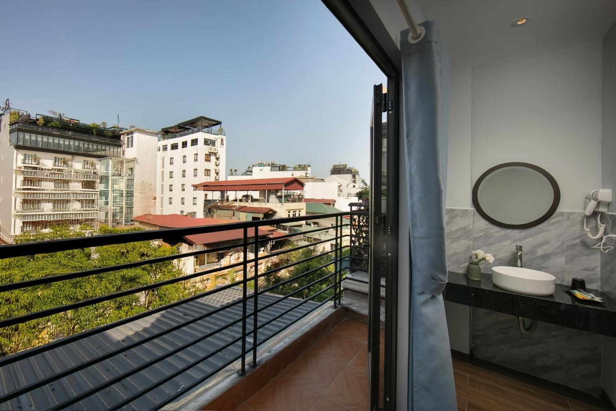 Lakeview Backpackers Hostel & Rooftop Bar Hanoi Exterior photo