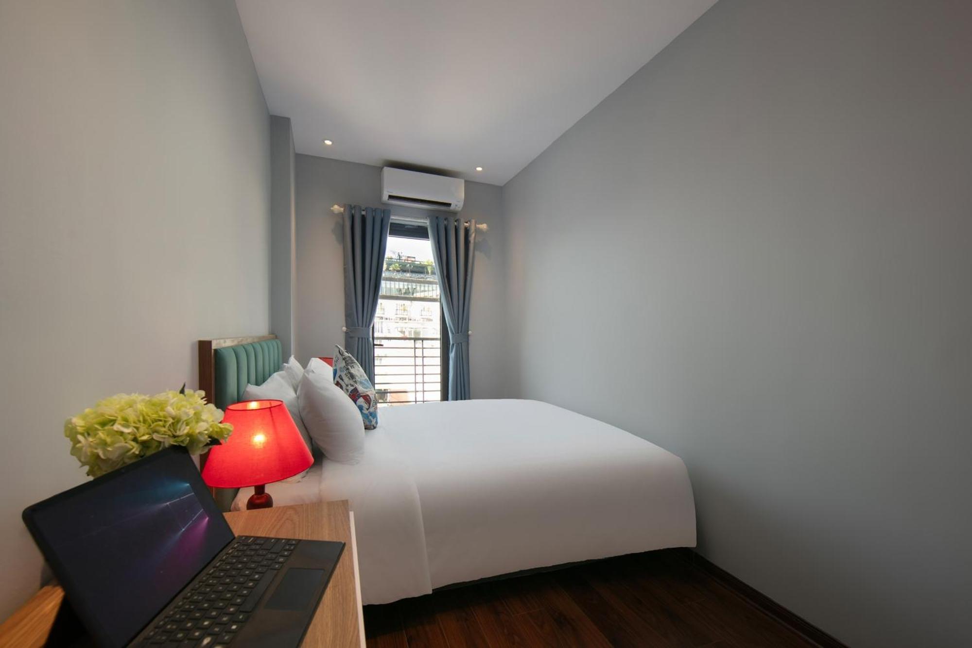 Lakeview Backpackers Hostel & Rooftop Bar Hanoi Exterior photo