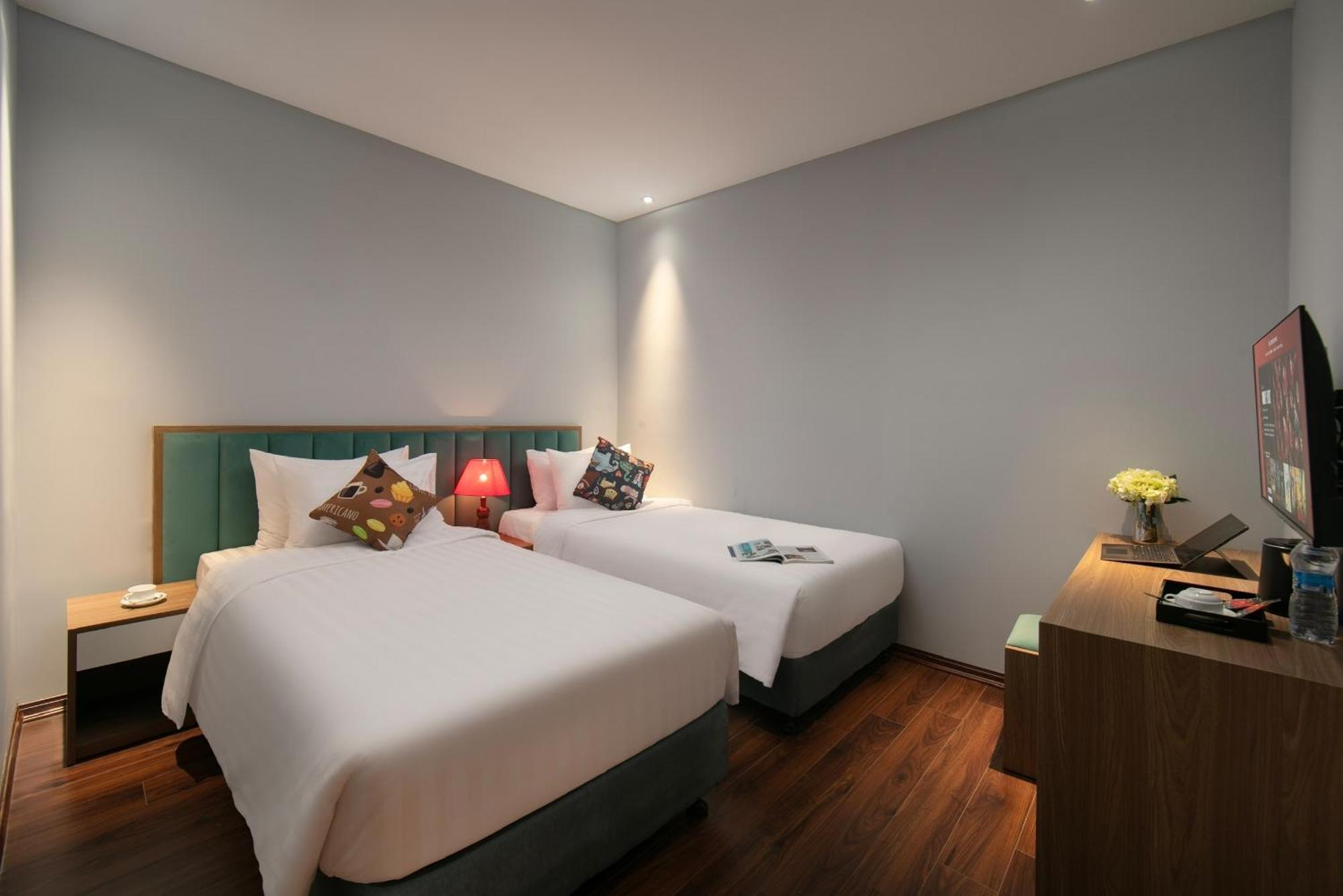Lakeview Backpackers Hostel & Rooftop Bar Hanoi Exterior photo