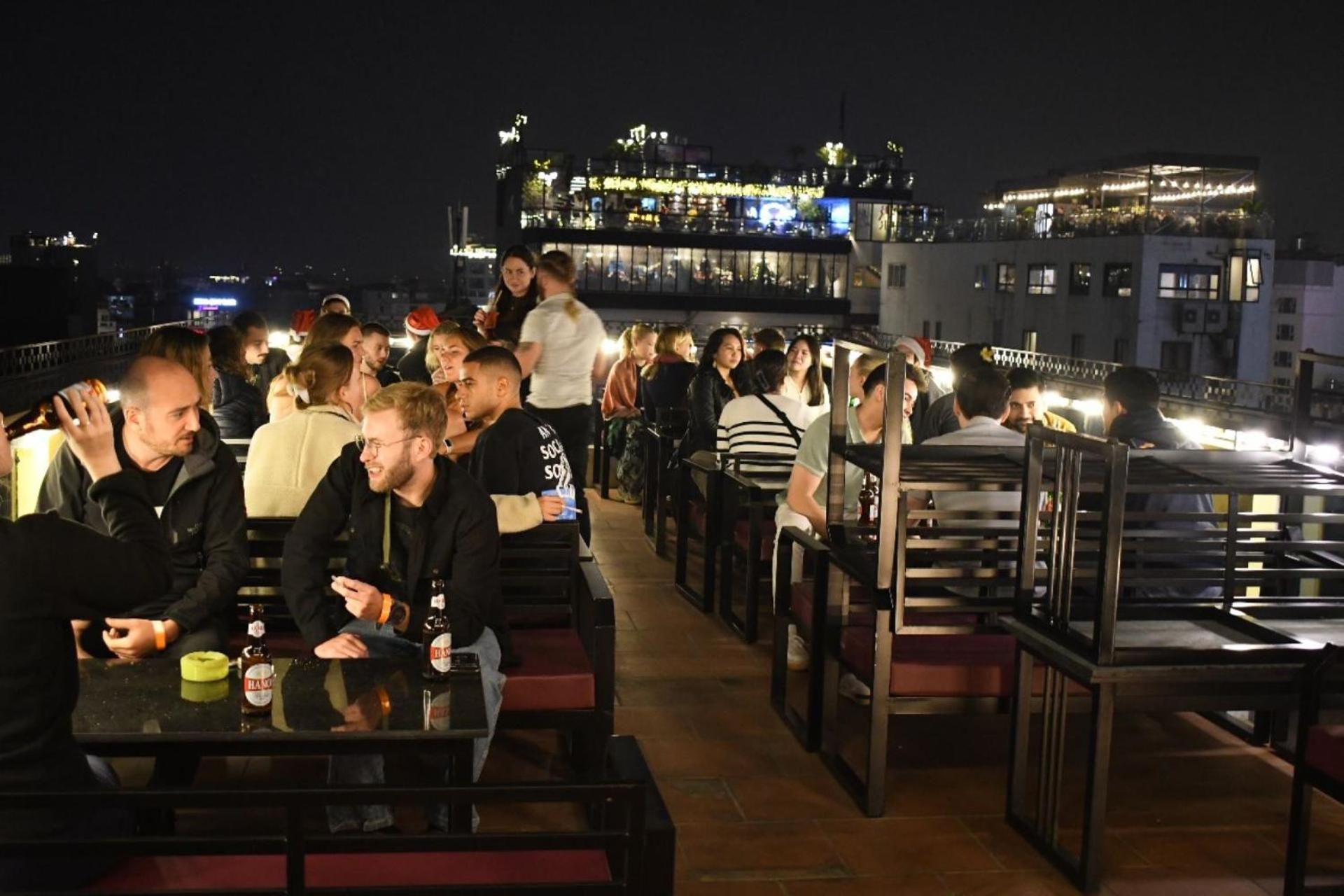 Lakeview Backpackers Hostel & Rooftop Bar Hanoi Exterior photo