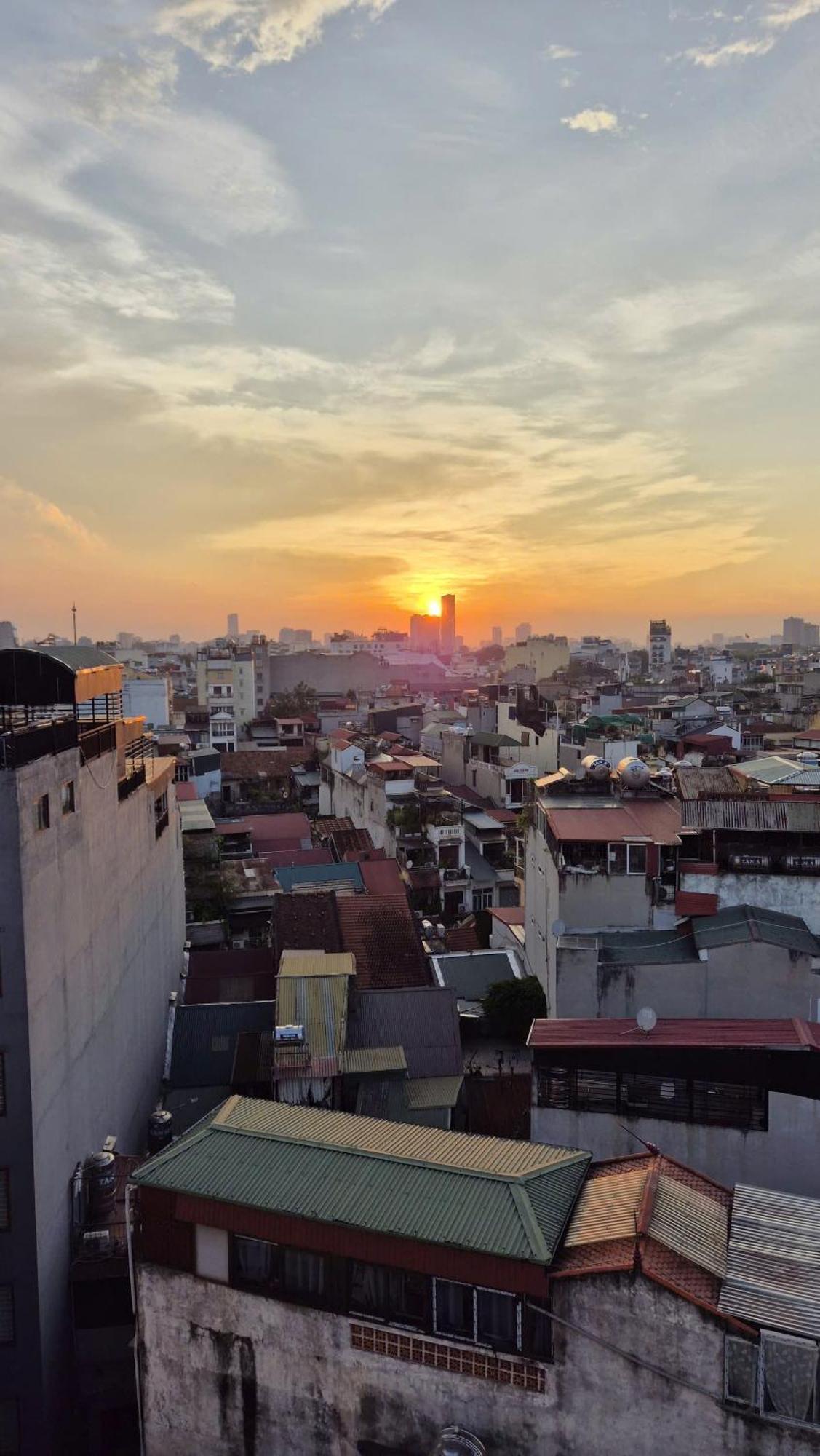 Lakeview Backpackers Hostel & Rooftop Bar Hanoi Exterior photo