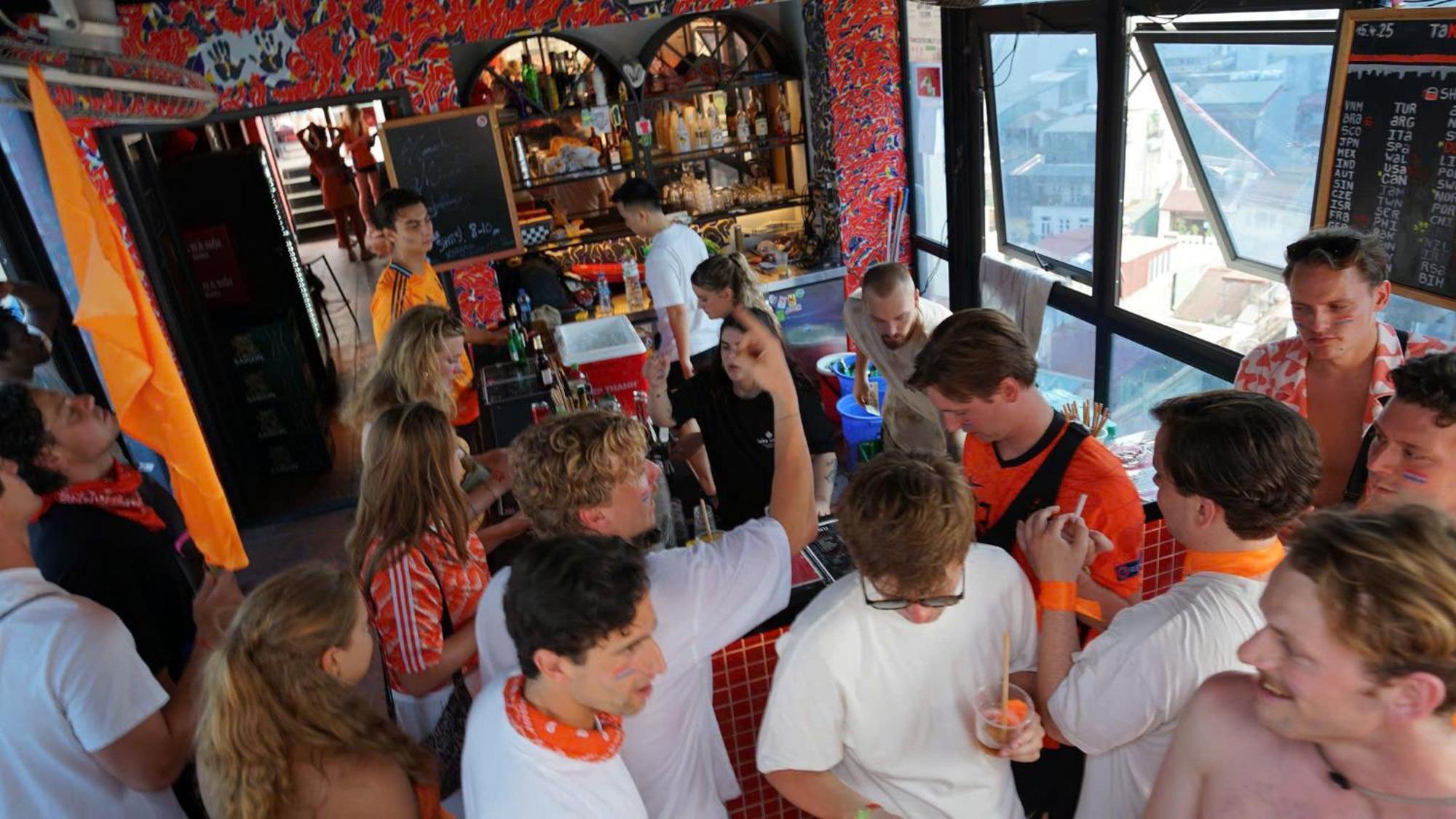 Lakeview Backpackers Hostel & Rooftop Bar Hanoi Exterior photo